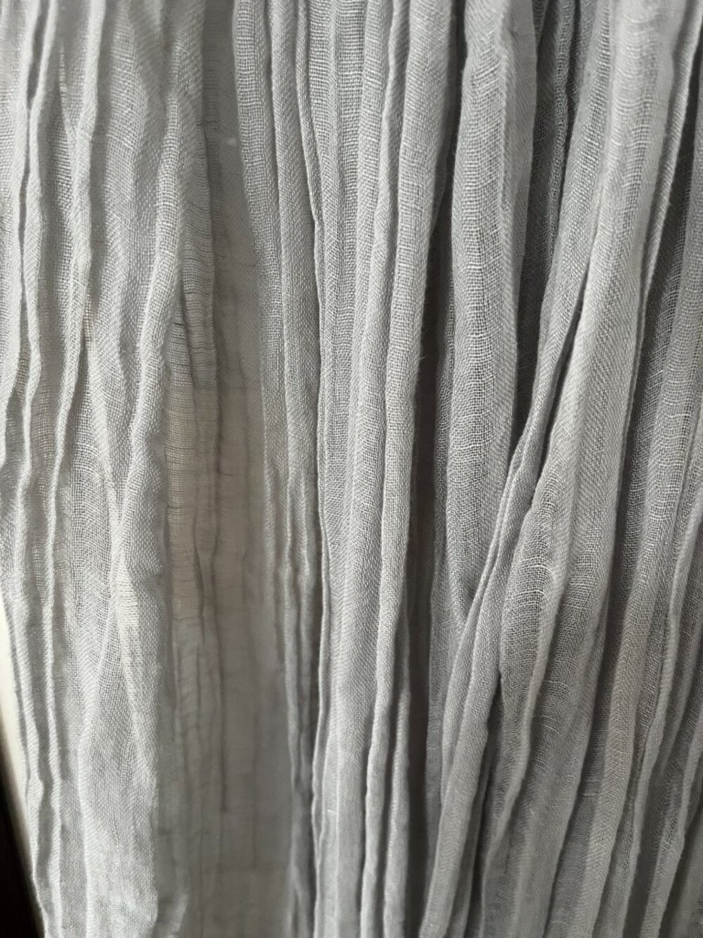Lighweight linen blend crinkled scarf - Picture 3 of 4